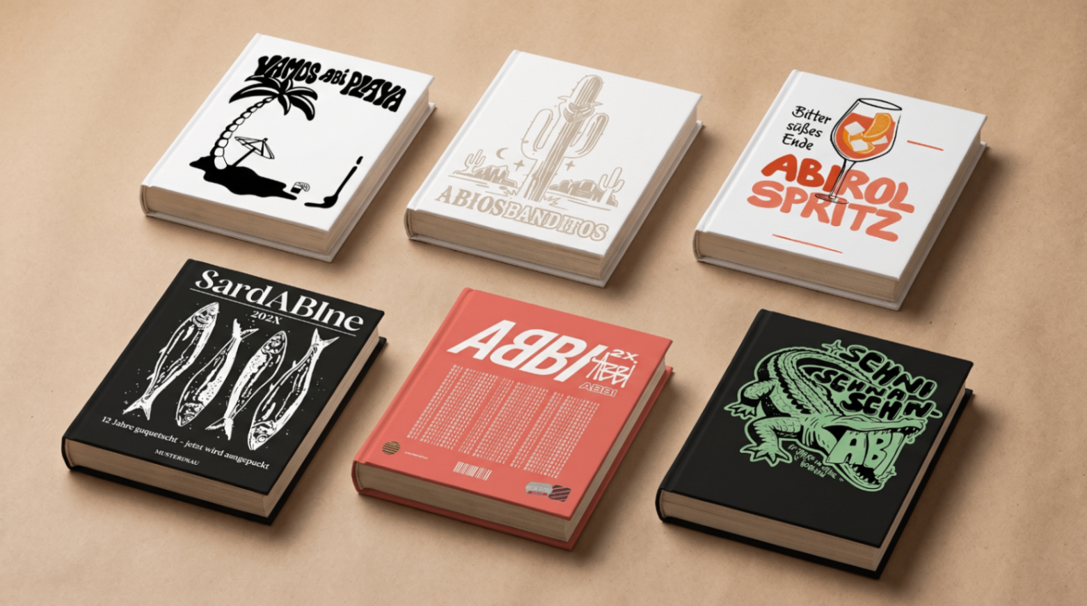 Flatlay verschiedener Abibuch-Cover